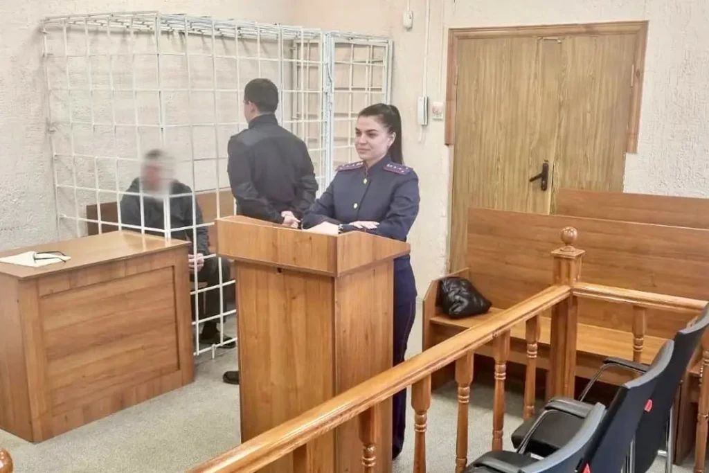 Суд над 36-летним Андреем Аляпкиным. Фото: опубликовано 1 декабря 2023 в Telegram-канале СУ СК РФ по Саратовской области.