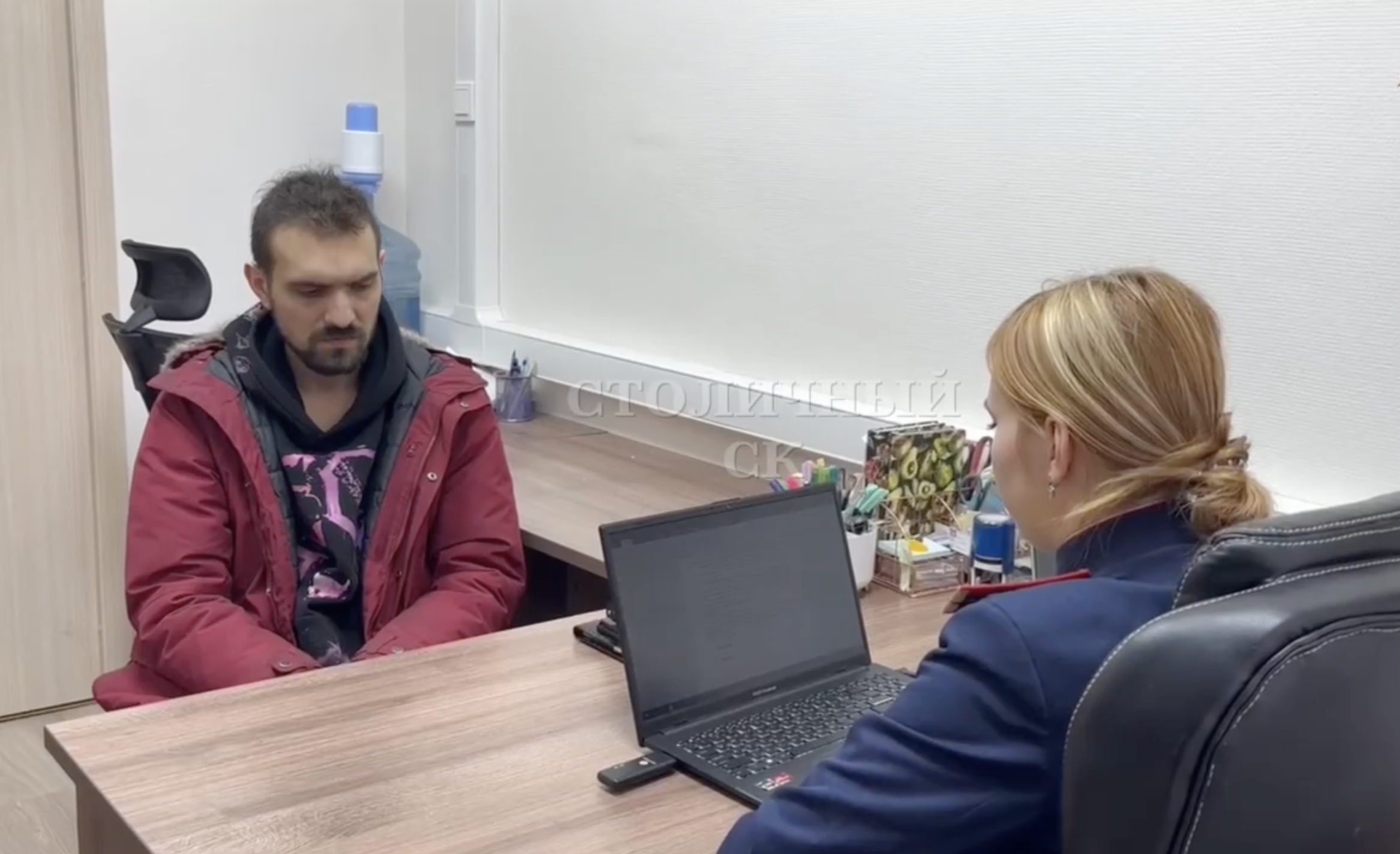 Комика Артемия Останина задержали по делу о разжигании ненависти при попытке уехать из России