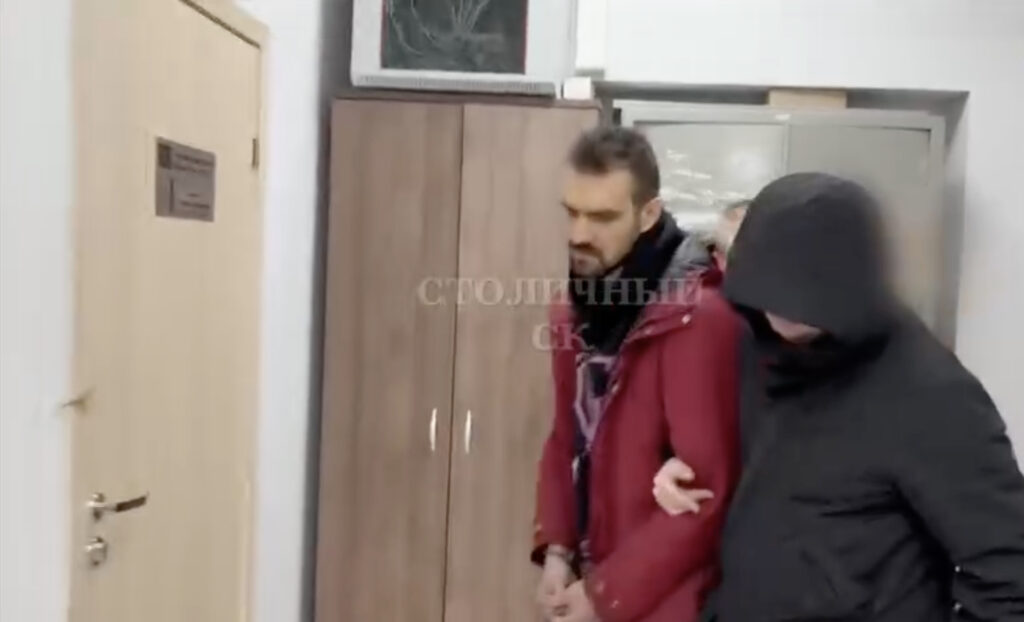 Комика Артемия Останина задержали по делу о разжигании ненависти при попытке уехать из России