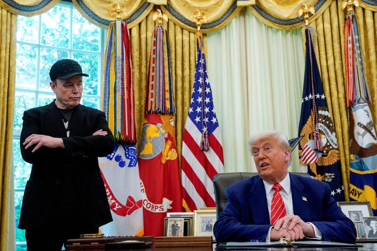 Илон Маск заявил о связи Дональда Трампа с арестованным за торговлю детьми Джеффри Эпштейном