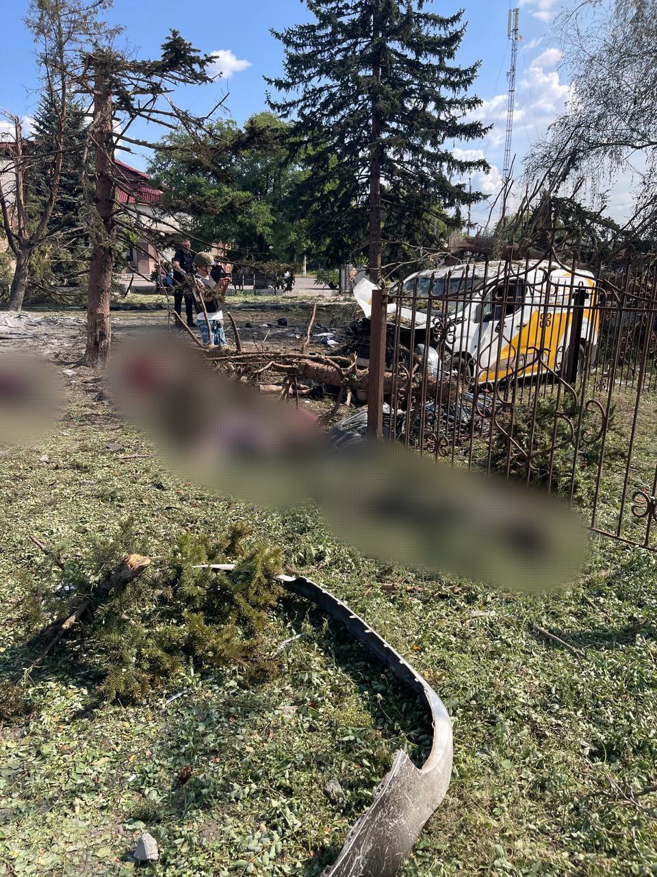 Российский удар по поселку Яровая в Донецкой области: более 20 погибших