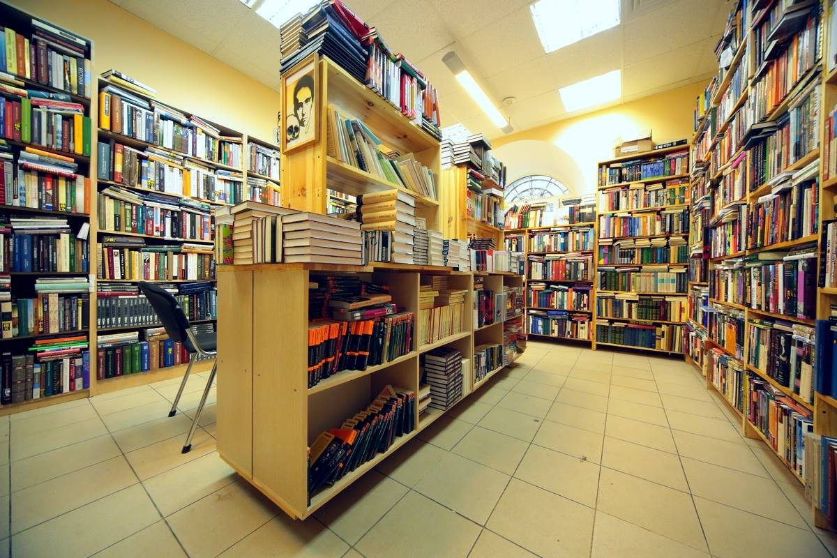 Более половины книг из списка произведений с «пропагандой ЛГБТ» не оказалось в крупных книжных магазинах