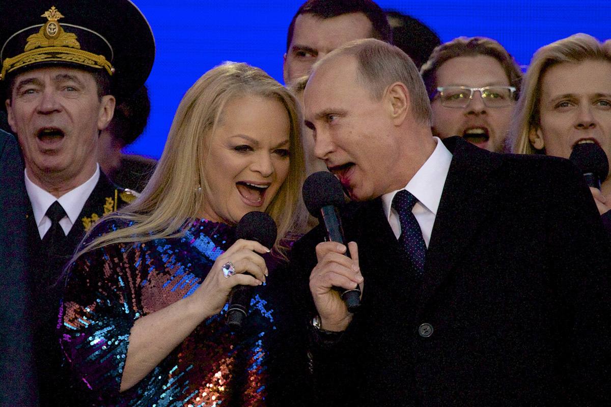 Певица Лариса Долина впервые публично прокомментировала аферу с продажей квартиры