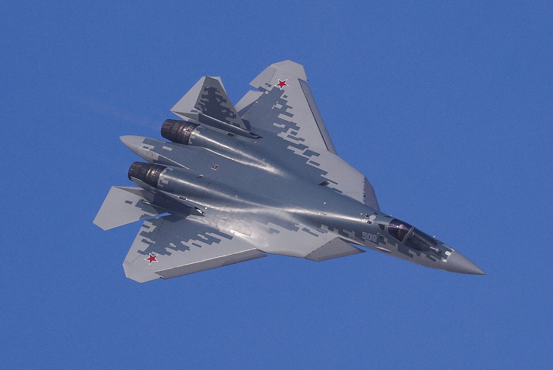 Истребитель Су-57 разбился во время тренировочного полёта в Московской области, пилот успел катапультироваться