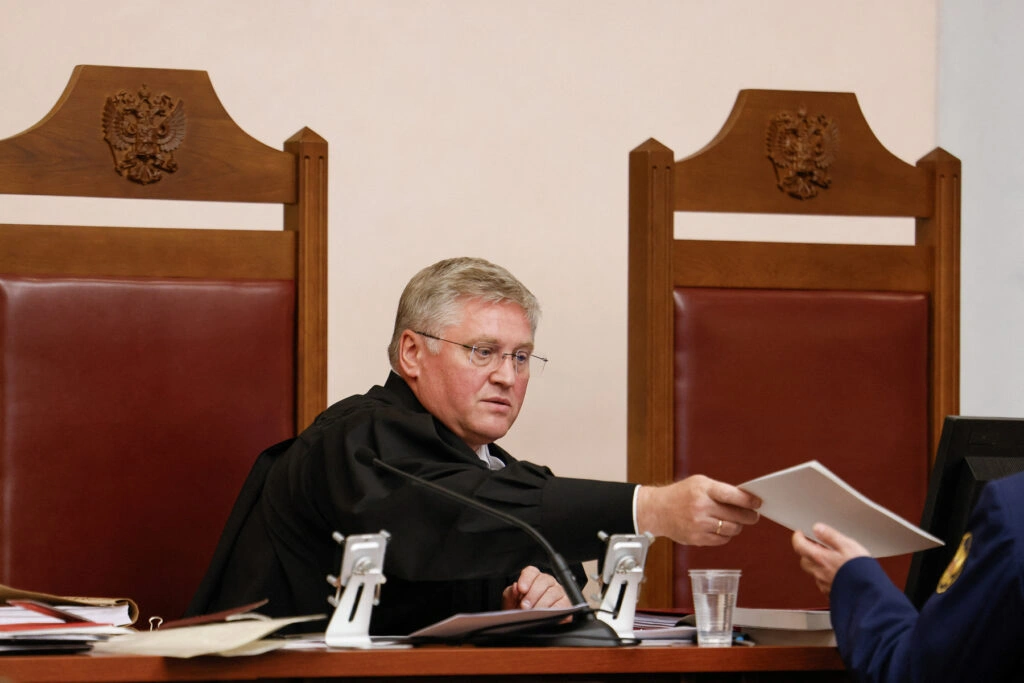 Судья Верховного суда Вячеслав Кириллов по&nbsp;иску партии «Родина» снял «Яблоко» с&nbsp;выборов за&nbsp;нарушение авторских прав в&nbsp;агитации