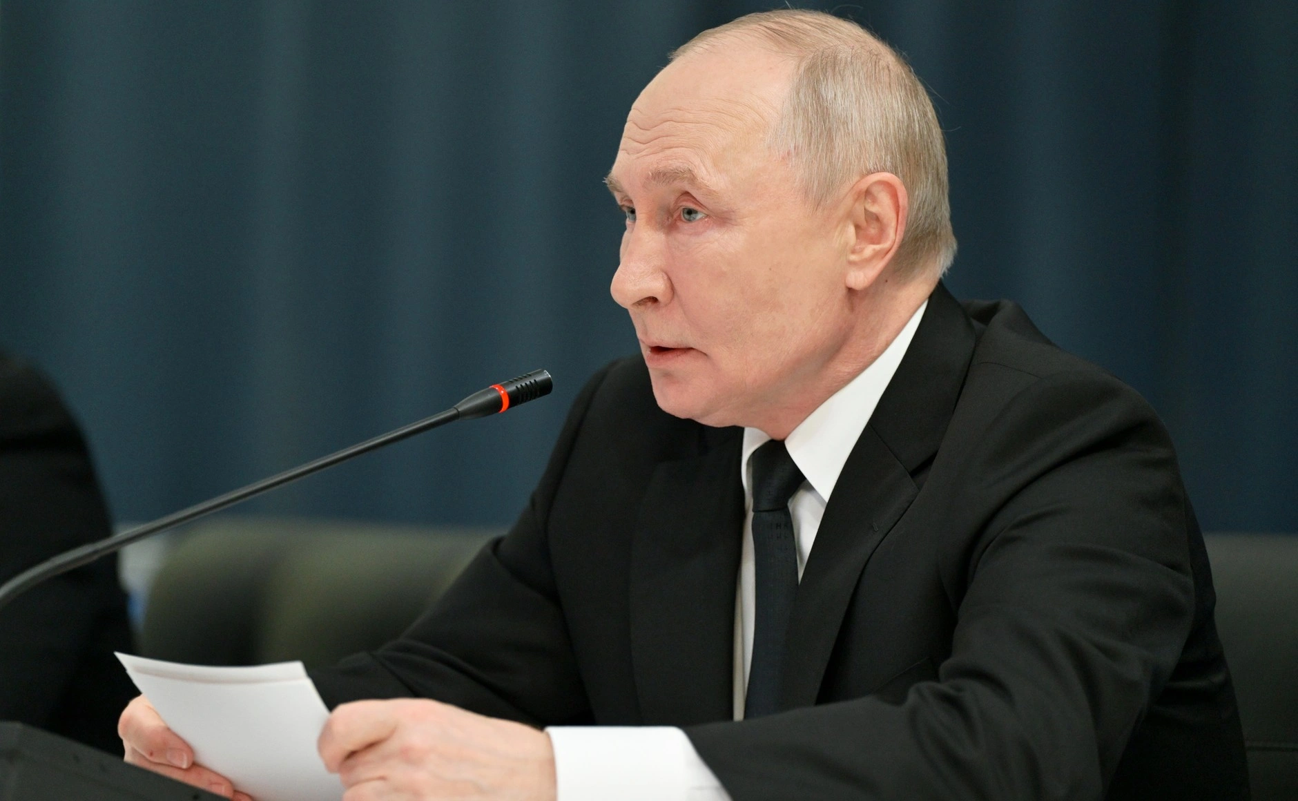 Владимир Путин ограничил права россиян, находящихся за границей и не исполняющих назначенное судом наказание