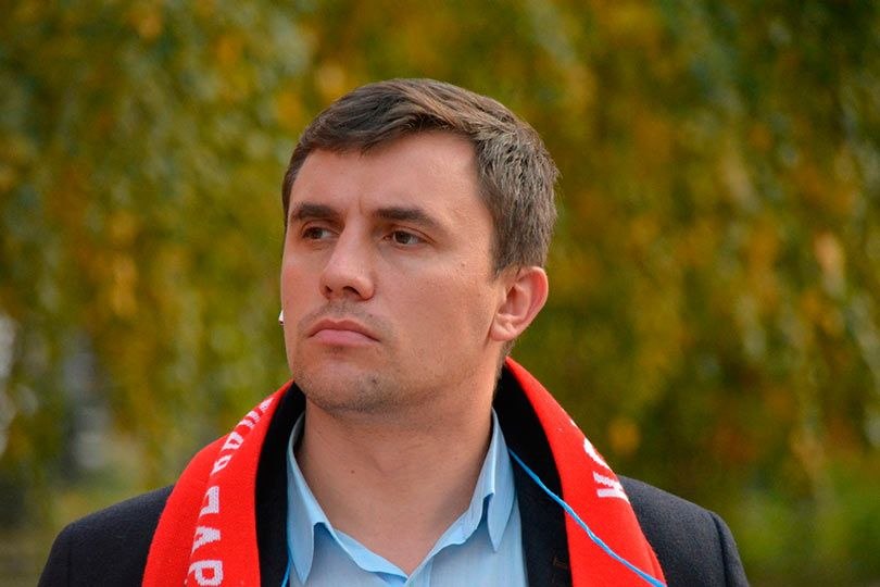 В Саратове задержали кандидата в депутаты Госдумы от КПРФ Николая Бондаренко по подозрению в демонстрации экстремистской символики